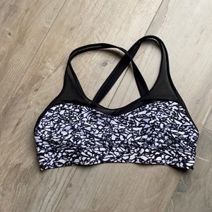 Black and white Lululemon sports bra (6) 🖤